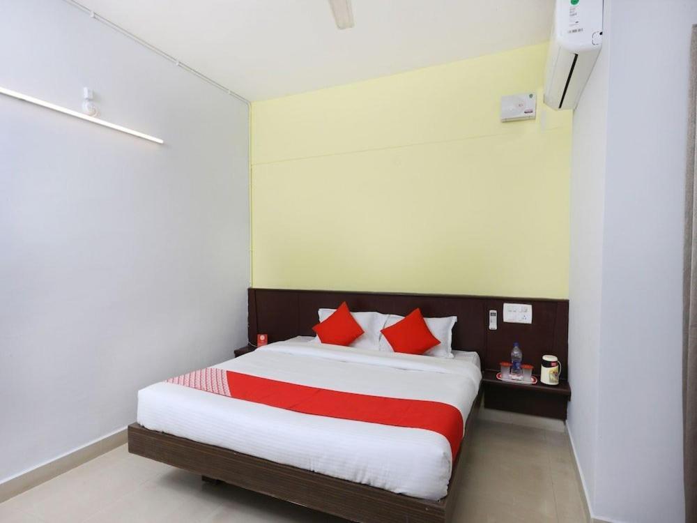 Sai Golden Rooms Тирупати Екстериор снимка